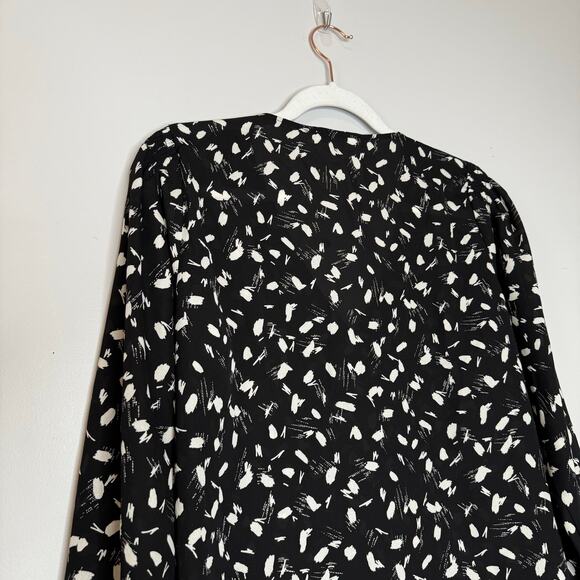 Lush V-Neck Button Up Long Sleeve Blouse Black Ivory NWT Women’s Medium - Picture 6 of 8